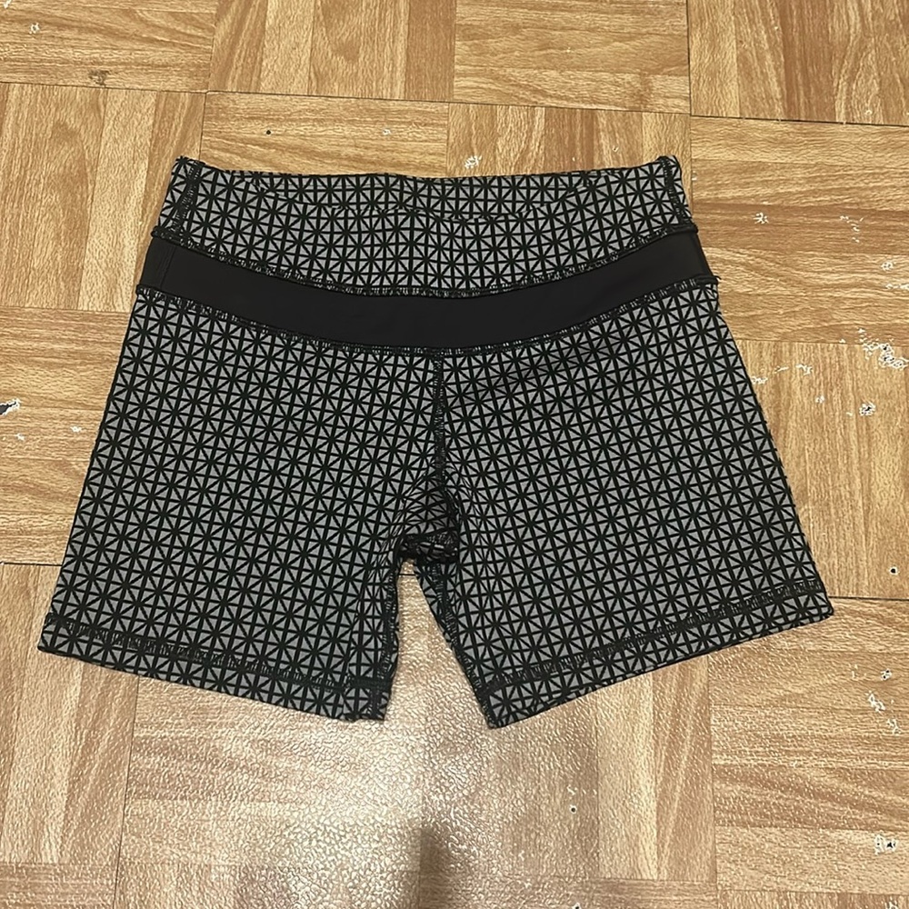 Lululemon shorts size 4